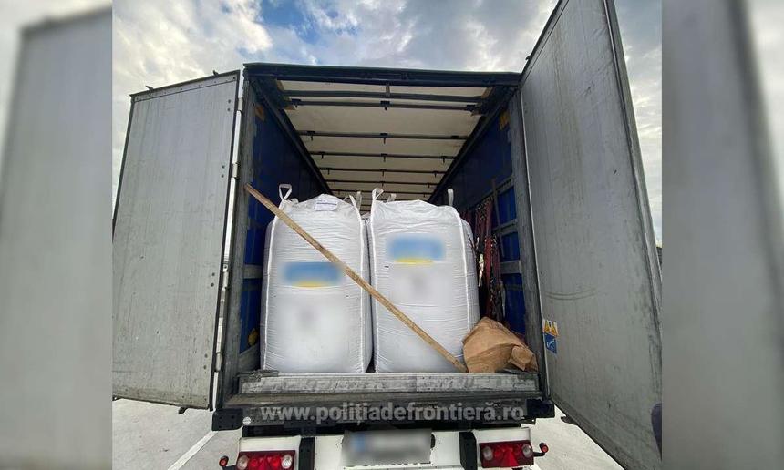 Bihor: Peste 20 de tone de deşeuri din plastic, oprite la intrarea în România/ Şoferul nu a putut prezenta documente valabile