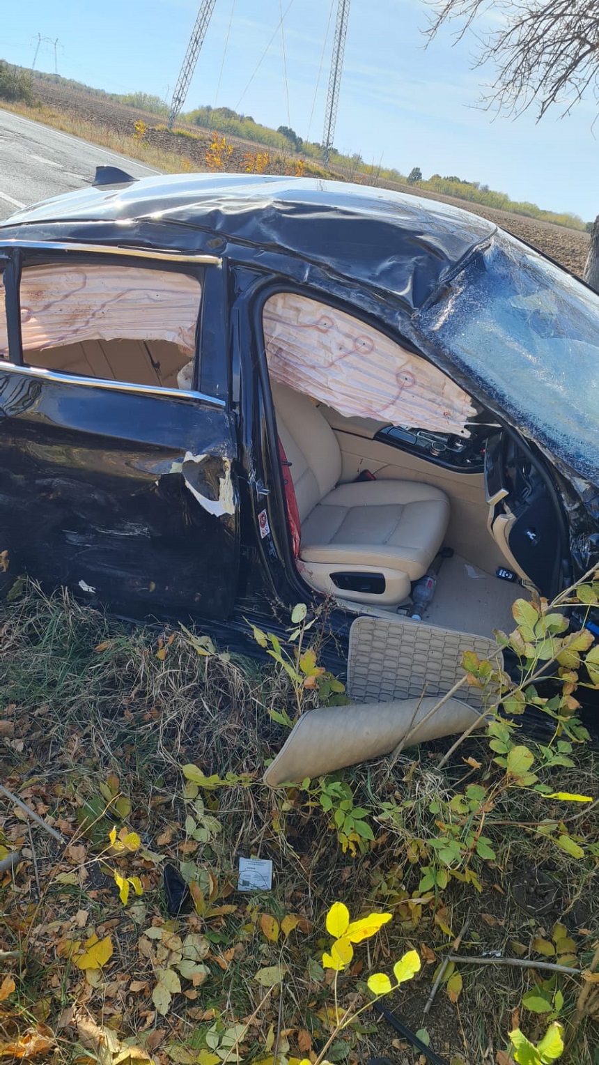 Argeş: Accident rutier grav pe DN 65, în Lunca Corbului. Un bărbat are o mână amputată după ce maşina în care se afla s-a ciocnit de alt autoturism - FOTO
