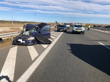UPDATE - Accident grav pe autostrada Bucureşti – Ploieşti. Două persoane sunt inconştiente, una rămânând blocată în autoturism. Ambele sunt în comă. Printre răniţi se află şi un copil - FOTO
