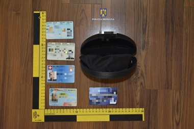 Trei români reţinuţi după ce au încercat să înşele cu 400.000 de euro o femeie de afaceri din Cluj care a vrut să dezvolte un proiect imobiliar. Ei s-au pretins investitori, cerând acesteia suma în critpmonede, drept garanţie - FOTO
