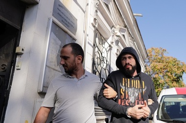 Şoferul care miercuri seară a refuzat să oprească la semnalele poliţiştilor, pe o stradă din sectorul 4 al Capitalei şi care apoi i-a ironizat pe poliţişti pe reţelele sociale, plasat sub control judiciar - FOTO