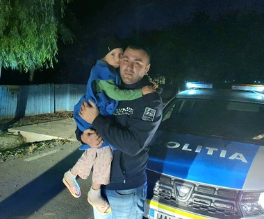 Brăila - Fetiţa de cinci ani dată dispărută, găsită la un kilometru de casă, la o fermă, alături de cei doi căţei cu care plecase de acasă - FOTO