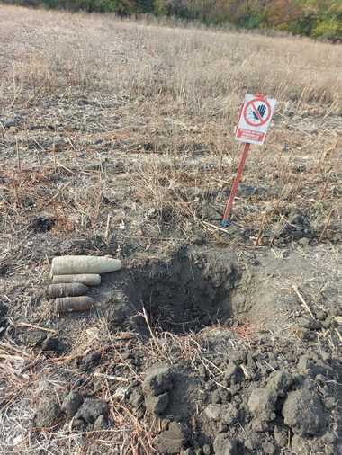Prahova: Şase proiectile, găsite pe şantierul unui nod rutier dintre autostrada A3 şi viitoarea autostradă A7 - FOTO