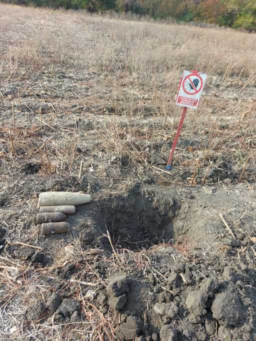 Prahova: Şase proiectile, găsite pe şantierul unui nod rutier dintre autostrada A3 şi viitoarea autostradă A7 - FOTO