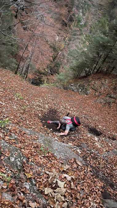 Mesajul unui turist ajutat de salvamontiştii din Buşteni: Am fost inconştient, arogant şi iresponsabil / Am învăţat o lecţie dură în acea zi / Bărbatul a fost salvat dintr-o zonă extrem de periculoasă 