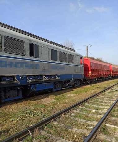 UPDATE - Argeş: Intervenţie a pompierilor după ce un incendiu a fost anunţat la o locomotivă, la Câmpulung/ Incendiul, cauzat de o problemă de natură electrică
