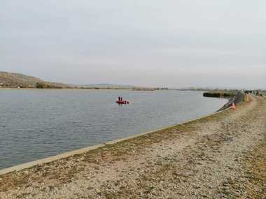Bihor: Tânăr dispărut în apele unui lac de acumulare, găsit mort. O femeie a sunat la 112 după ce a auzit strigăte de ajutor