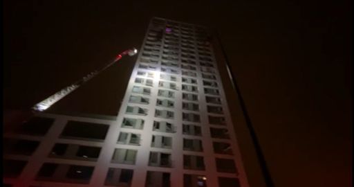 UPDATE - Timişoara: Mobilizare de forţe, după ce a pornit alarma de incendiu la un bloc cu 20 de etaje / 100 de persoane, evacuate / Nu s-a identificat niciun incendiu
