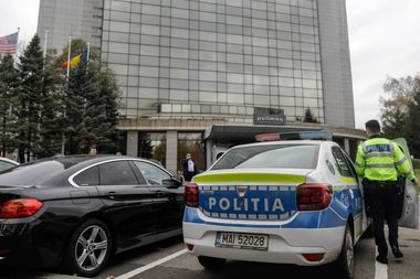 UPDATE - Militar francez, găsit mort în camera unui hotel din Bucureşti / El are o plagă înjunghiată în gât/ Ancheta, preluată de Parchetul Militar de pe lângă Tribunalul Militar Bucureşti
