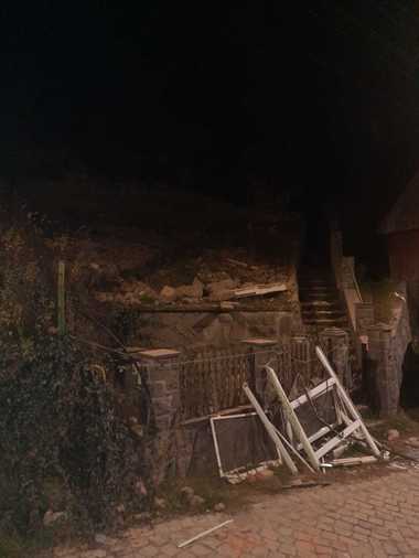 UPDATE - Harghita: Explozie la o casă din Băile Tuşnad/ Doi răniţi, tată şi fiică, preluaţi de echipaje ale Serviciului de Ambulanţă şi transportaţi la spital