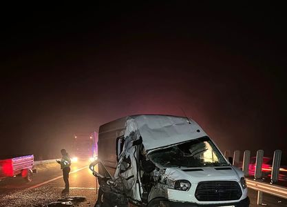 Arad: Şapte persoane, rănite într-un accident în care au fost implicate un microbuz de transport persoane şi un TIR, pe autostrada A1 - FOTO