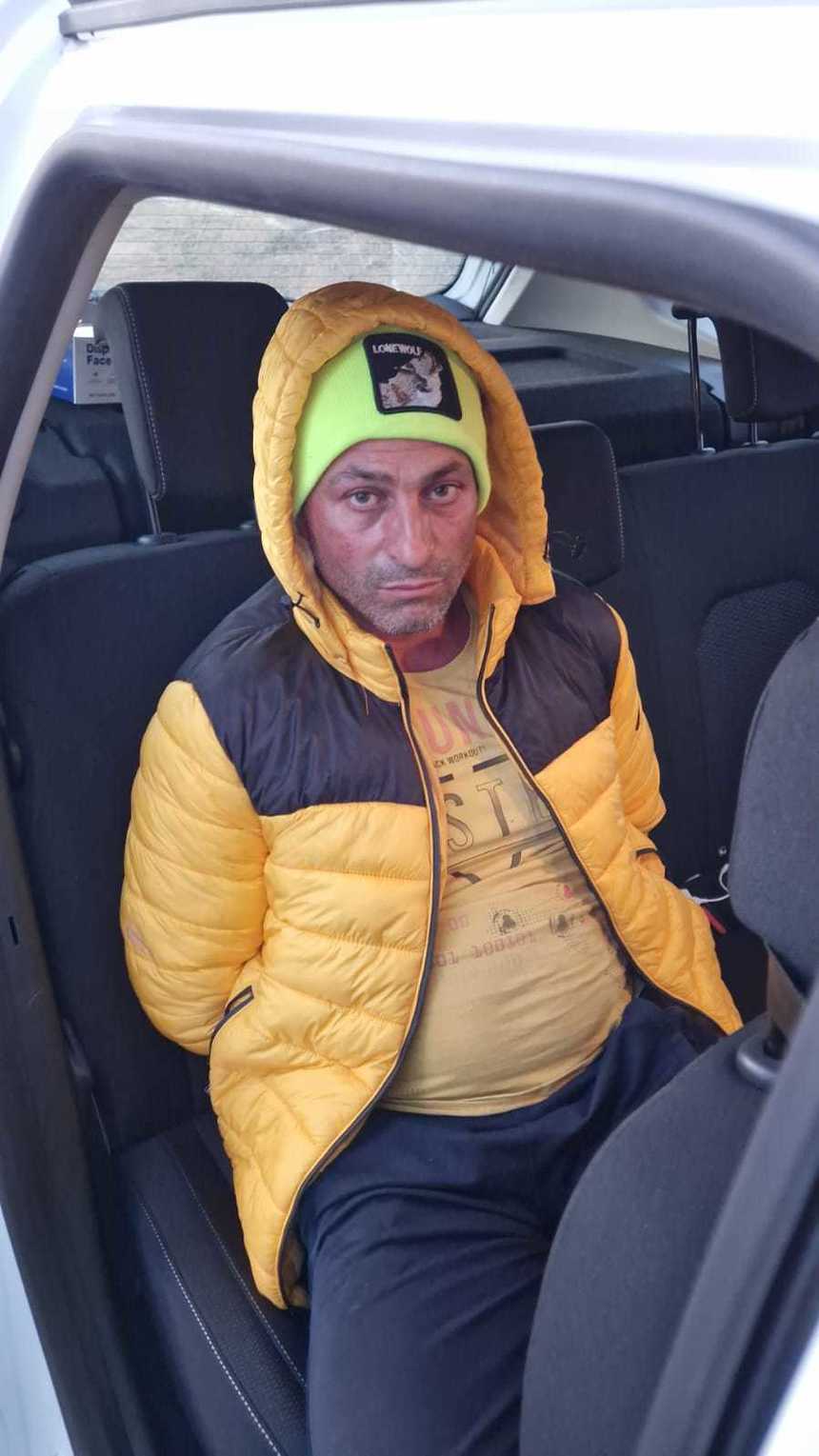 Bărbatul care le-a răpit pe cele două surori din Braşov, găsit în trafic, în comuna prahoveană Valea Călugărească / Fetele erau cu el în autoturism - VIDEO
