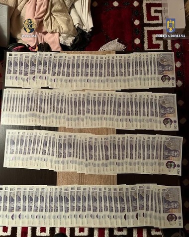 Vrancea: Trei persoane suspectate că au achiziţionat droguri din străinătate şi le-au vândut apoi în cluburi şi discoteci din Bacău, arestate de poliţişti - FOTO