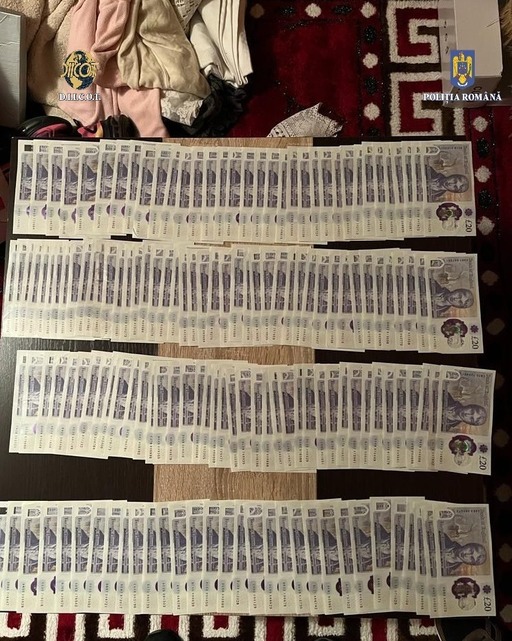 Vrancea: Trei persoane suspectate că au achiziţionat droguri din străinătate şi le-au vândut apoi în cluburi şi discoteci din Bacău, arestate de poliţişti - FOTO