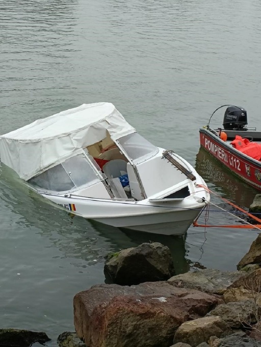 Accident naval pe braţul Sulina, cu două persoane implicate, una dintre ele fiind rănită - FOTO
