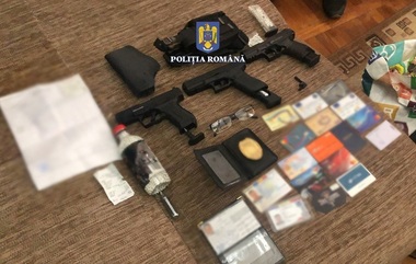 Buzău - Doi tineri care pretindeau că sunt poliţişti şi jefuiau prostituate au fost arestaţi