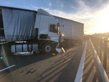 Cluj - Accident cu 11 autovehicule pe A3, şase persoane fiind rănite