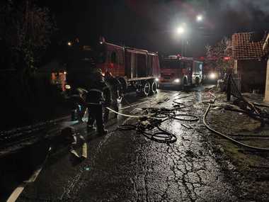 Hunedoara: O fată de 13 ani a ajuns la spital cu arsuri, după ce a fost surprinsă de un incendiu