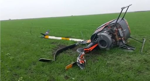 Timişoara: Un elicopter a aterizat forţat din cauza vremii, apoi s-a răsturnat / Cele două persoane aflate în aparatul de zbor nu au fost rănite
