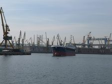 Porturile de la Marea Neagră închise din cauza vântului au fost redeschise