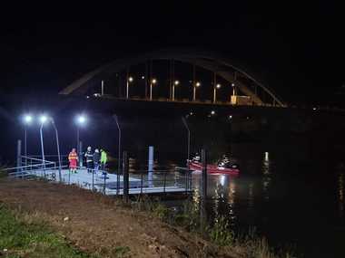 UPDATE - Intervenţie a pompierilor după ce o persoană ar fi căzut în râul Mureş, la Alba Iulia/ Primele informaţii arată că e vorba de un băiat de 15 ani/ Echipajele, suplimentate - FOTO, VIDEO
