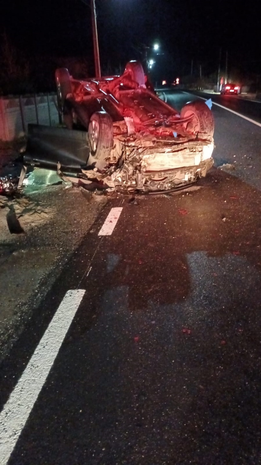 Dolj: Un şofer a murit după ce a intrat cu maşina într-un cap de pod - FOTO
