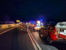 UPDATE - Sibiu - Două persoane au murit, o alta este în stare gravă, iar alte două au fost rănite, fiind transportate la spital în urma unui accident  rutier pe DN1, între Veştem şi Bradu - FOTO