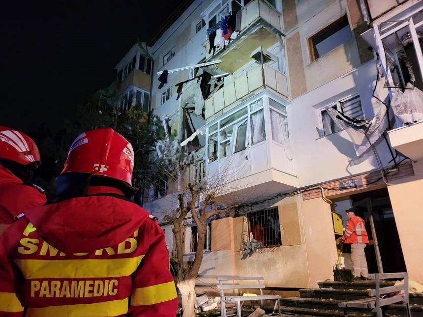UPDATE - Explozie puternică într-un bloc din Suceava. Trei persoane au fost rănite, una fiind în stare gravă / Care e starea răniţilor / Ce spun locatarii din blocul afectat - FOTO