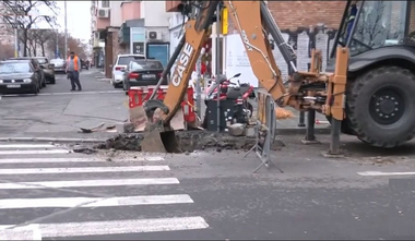 Conductă de gaz spartă pe Calea Moşilor din Bucureşti, în timpul unor lucrări / Nu au existat persoane rănite 