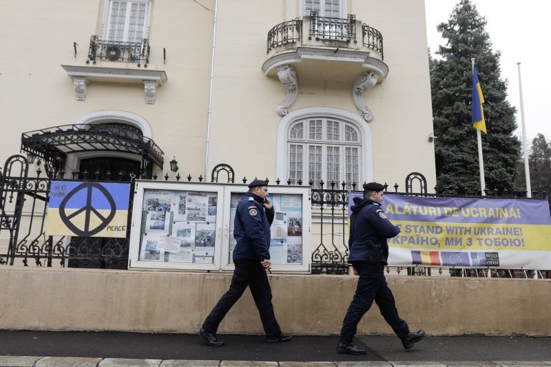SRI anunţă că cele două plicuri primite de personalul Ambasadei Ucrainei la Bucureşti nu conţineau materiale explozive sau substanţe periculoase  

