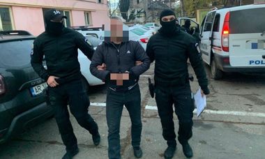 Un bărbat care şi-a împuşcat iubita în Italia, apoi a ars cadavrul într-o maşină, depistat de poliţişti în judeţul Arad
