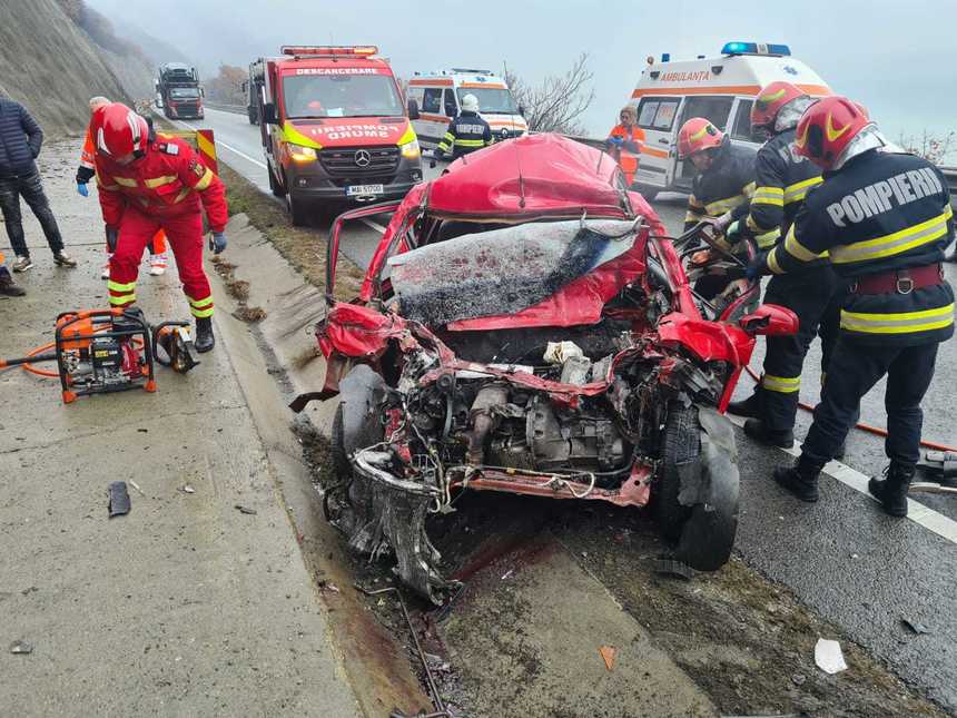 Mehedinţi: Două persoane au murit într-un accident pe DN 6 / Traficul în zona municipiului Drobeta-Turnu Severin, complet blocat  