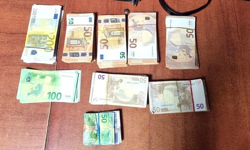 Mehedinţi: O tânără de 25 de ani a încercat să treacă frontiera cu peste 55.000 de euro şi 2.500 de franci elveţieni, bani nedeclaraţi