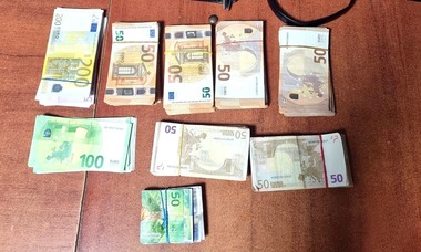 Mehedinţi: O tânără de 25 de ani a încercat să treacă frontiera cu peste 55.000 de euro şi 2.500 de franci elveţieni, bani nedeclaraţi