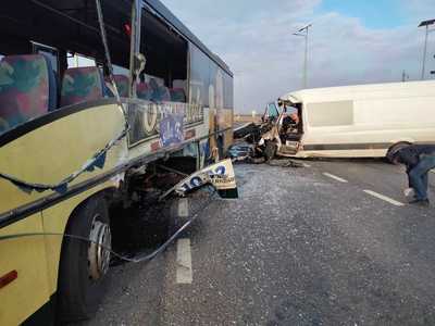UPDATE - Galaţi: Şapte persoane, rănite într-un accident la Nicoreşti, după ce o autoutilitară şi un autobuz s-au ciocnit/ Una dintre victime, preluată de elicopterul SMURD - FOTO