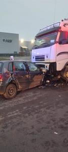 Arad: Un bărbat a murit după ce autoturismul pe care îl conducea s-a izbit de un TIR