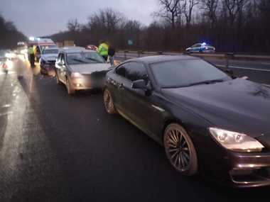 UPDATE - Giurgiu: Accident cu trei maşini, pe A 1 / Două femei, între care una însărcinată, au fost rănite 
