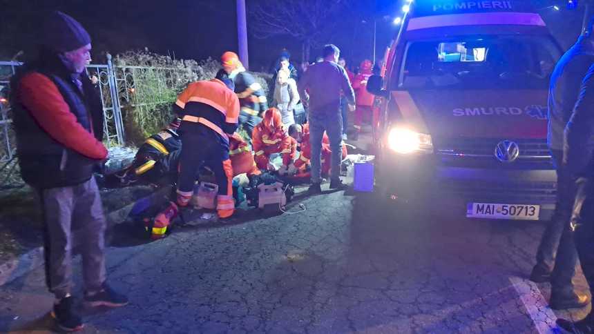 UPDATE - Hunedoara: Şase copii, loviţi de un autoturism, pe trecerea de pietoni/ Unul dintre ei este resuscitat de echipajele medicale/ Şoferul a fugit, fiind prins ulterior de poliţişti/ El nu are permis de conducere şi era băut - FOTO