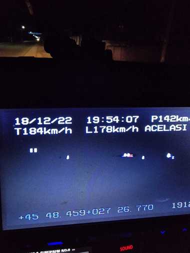Galaţi - Tânăr înregistrat de două ori conducând cu viteză peste limita legală, prins la patru zile după ce a refuzat să oprească la semnalele poliţiştilor