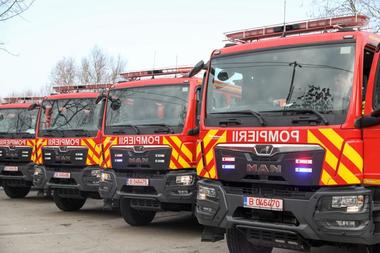 ISU: 15 autospeciale de stingere cu capacitatea de 4.000 de litri de  apă au intrat în dotarea salvatorilor