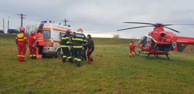 Timiş: Un bărbat a murit, iar o femeie a fost grav rănită într-un accident rutier / A intervenit elicopterul SMURD
