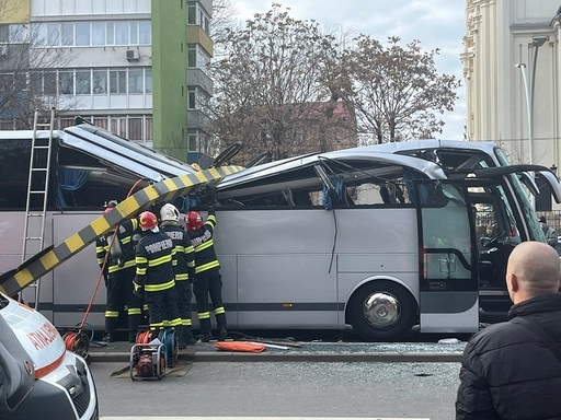 Ministerul Sănătăţii: În spitalele din Capitală sunt internate 13 victime ale accidentului de la Pasajul Unirii / Femeia internată în ATI la Spitalul Floreasca a fost detubată, e conştientă şi a comunicat cu familia / 4 pacienţi vor fi externaţi