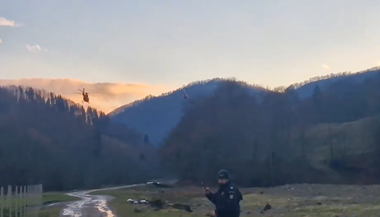 UPDATE Operaţiunea de salvare a ucrainenilor din Maramureş, oprită din nou, din cauza vremii nefavorabile / Salvatorii vor încerca luni dimineaţă să îi recupereze