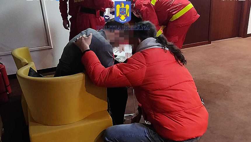 Un bărbat care ameninţa că se va arunca de la geamul unui hotel din Braşov, de la o înălţime de peste 20 de metri, salvat de negociatorii Poliţiei 