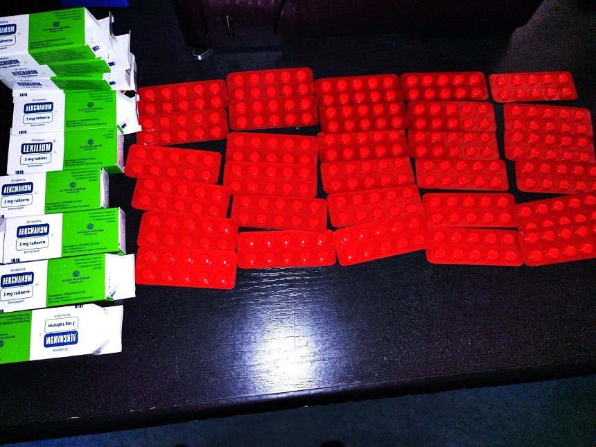 300 de tablete cu efect psihotrop descoperite în maşina unui britanic de inspectorii vamali de la Biroul Vamal de Frontieră Moraviţa - FOTO

