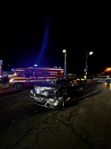 Neamţ: Doi poliţişti au fost răniţi după ce autospeciala în care se aflau a fost implicată într-un accident/ Maşina de Poliţie avea semnalele acustice şi luminoase pornite