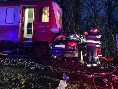 Timişoara: Şoferul unei maşini, rănit grav într-un accident feroviar - FOTO
