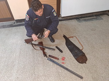 Acte de sesizare penală pe numele a doi bătrâni care au tras cu puşti de vânătoare pentru a alunga spiritele, în cadrul unei tradiţii Bobotează, într-un sat din Bacău
