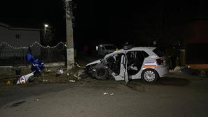 UPDATE - O autospecială a Poliţiei Buzău, implicată într-un accident rutier, în timp ce urmărea un şofer care nu oprise la semnal/ Două persoane, transportate la spital 