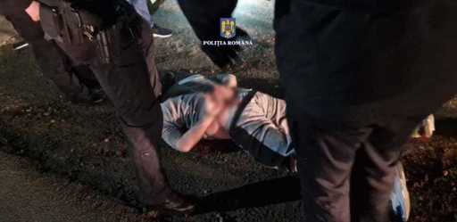 Giurgiu: Mai multe persoane au sesizat Poliţia după ce au fost ameninţate cu moartea de un bărbat cu o sabie/ El a fost prins când mergea spre locuinţa fostei cumnate, fiind trase focuri de armă pentru a fi oprit